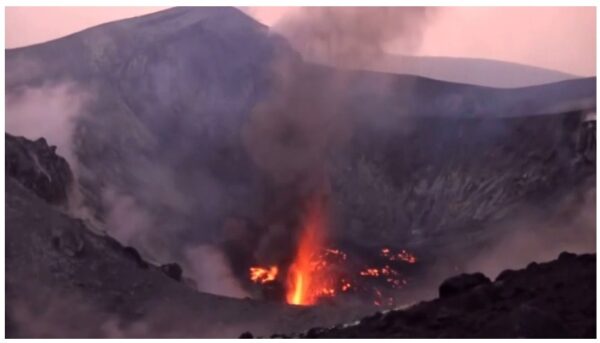 letupan_lava_kawah_gunung_krakatau