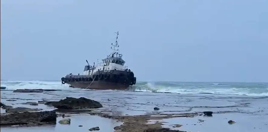 Rescue and Evacuation of Stranded Ship at Ujung Kulon Waters image
