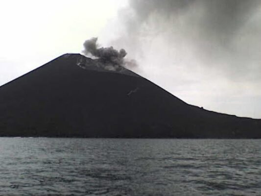 Image Anak Krakatau One Day Trip gunung anak krakatau