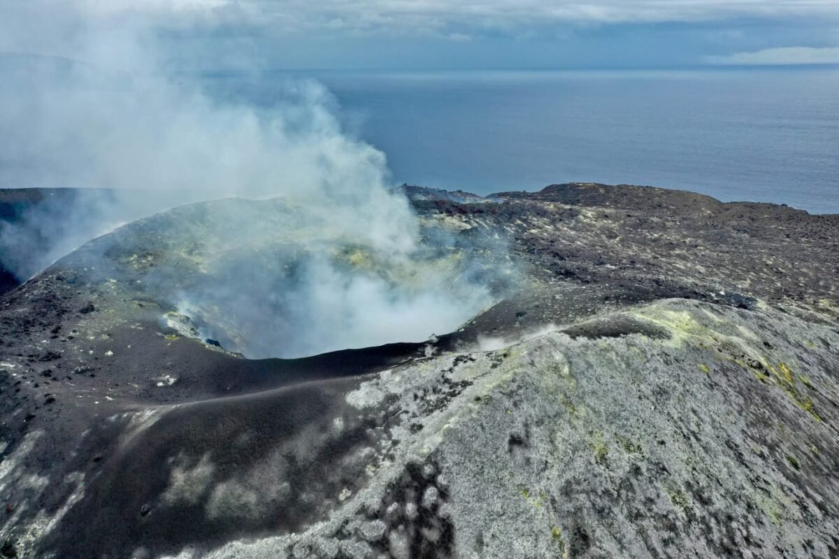 Image Gunung Anak Krakatau Kawah Gunung Anak Krakatau image